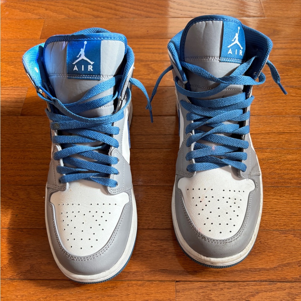Jordan 1 Mid Sneakers